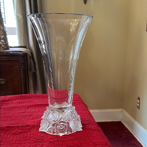 Godinger Shannon 14” crystal rose base from the “Rose Bouquet” collection.